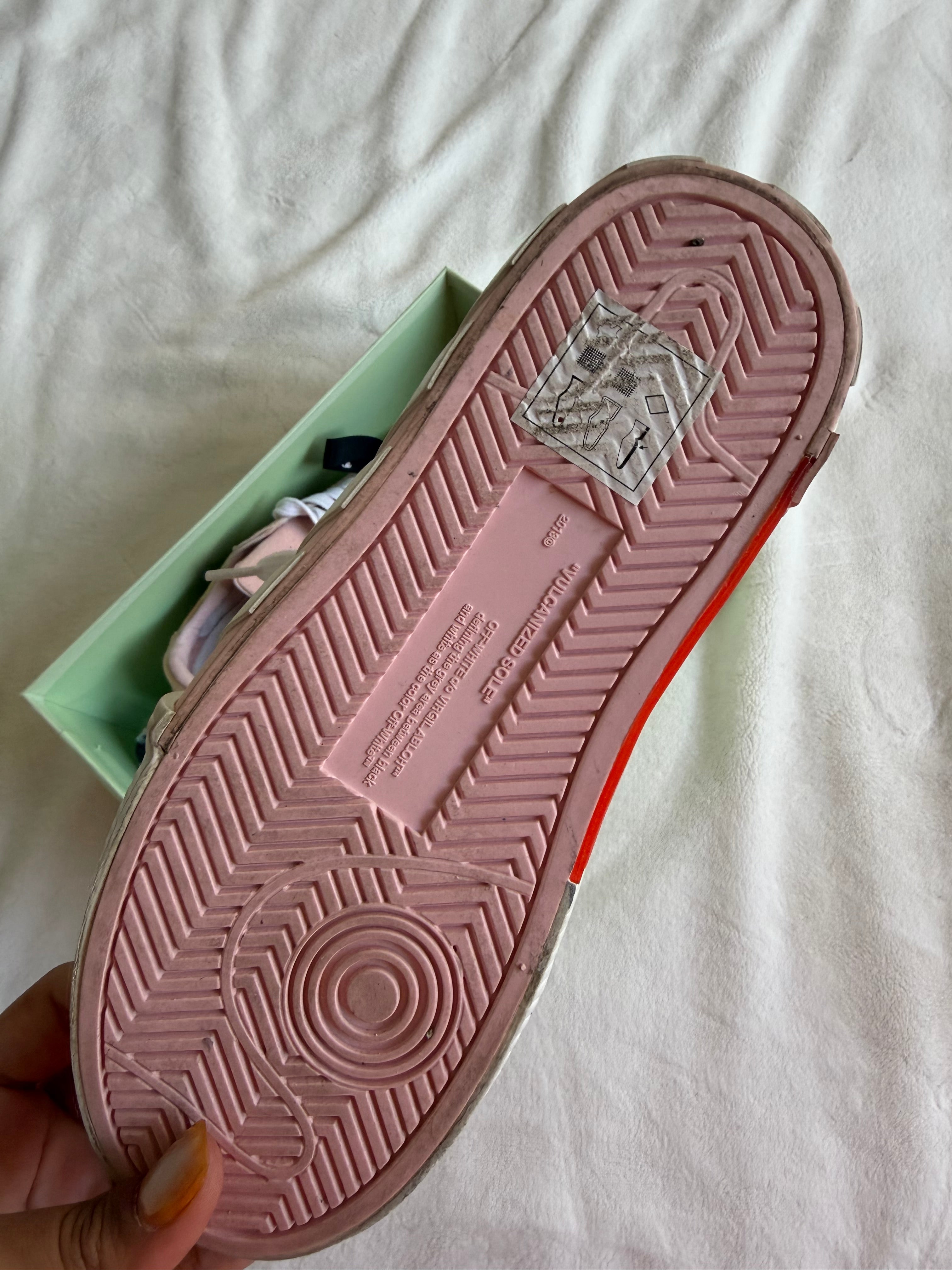 OFF WHITE PINK FLORAL